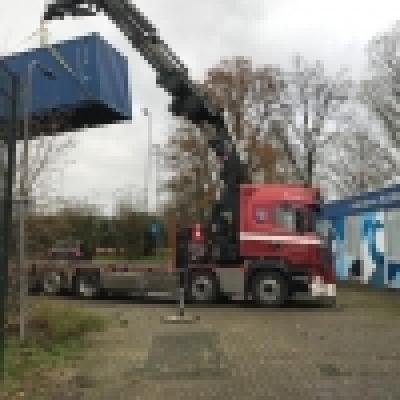 Tonnie van Elferen schenkt container aan ttv Slagvaardig